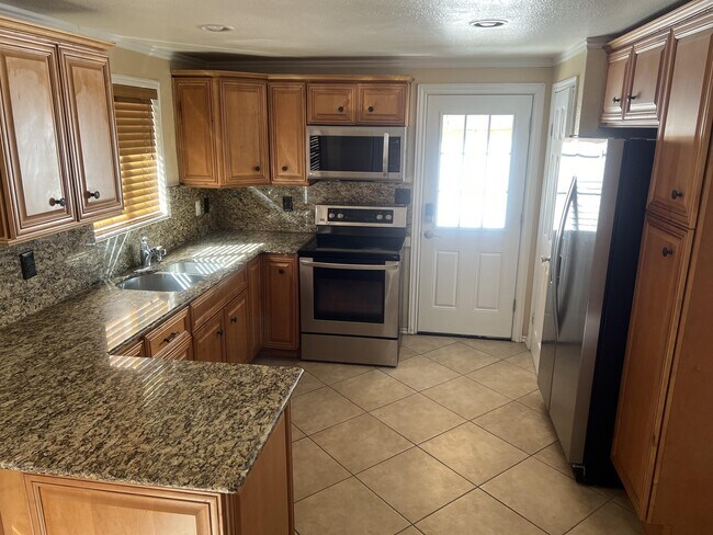 Building Photo - 951 Sunrise Dr