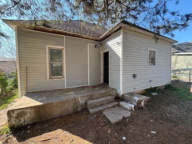 Building Photo - Beautiful 2 bedroom 1 bath home available ...