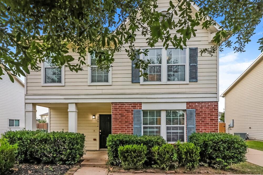Foto principal - 20014 Rustic Lake Ln