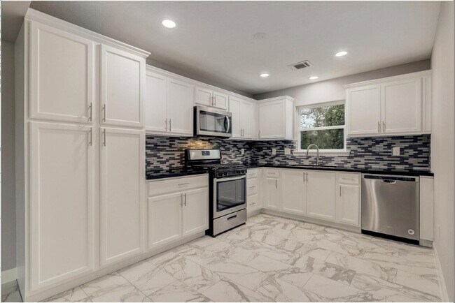 Foto del edificio - 4627 Maple St