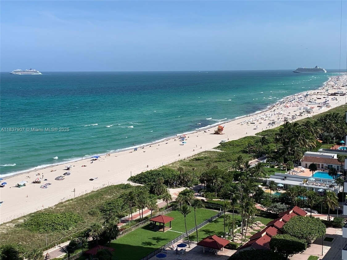 Primary Photo - 2625 Collins Ave