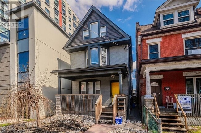 Building Photo - 74 Cathcart St
