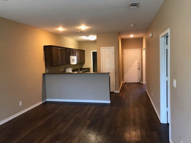 Building Photo - 4213 Castlegate Dr