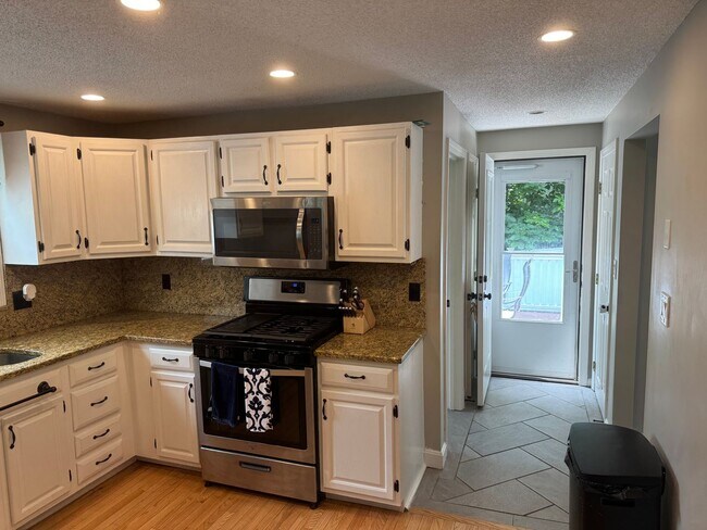 Foto del edificio - Modern 3 Bedroom Single Family - Available...