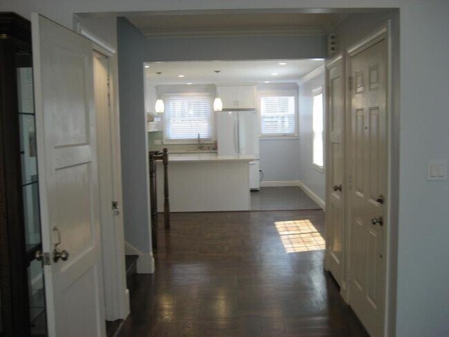 Building Photo - 4 bedroom in Daly City CA 94015