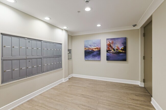 Building Photo - 210 N Addison Ave