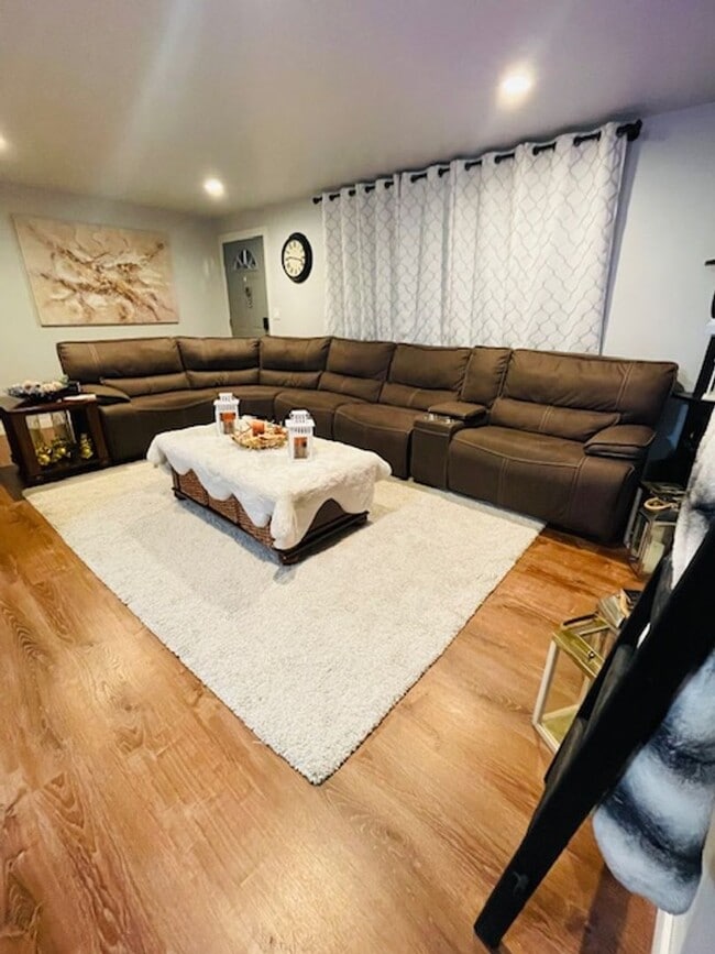 Building Photo - Beautifully Remodeled Rambler in Maple Valley