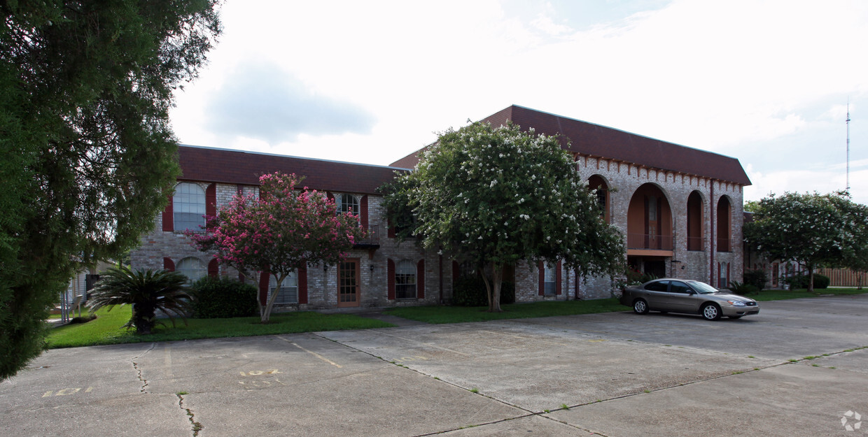 Building Photo - Aladdin Castle Apartments