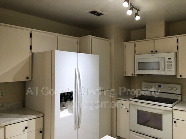 Building Photo - 5513 Park Hurst Dr
