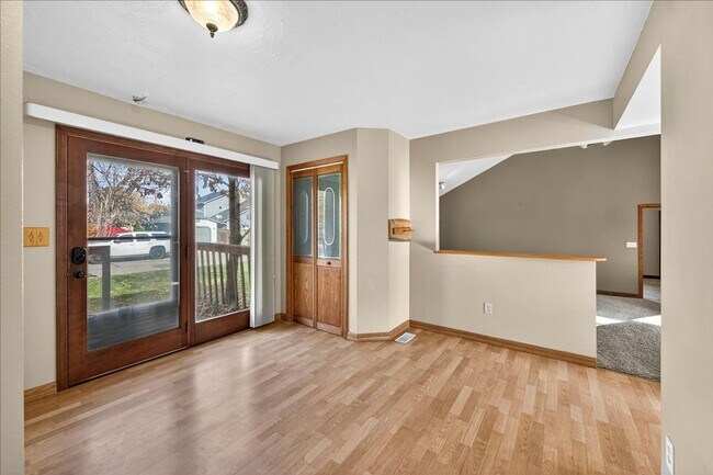 Foto del edificio - Spacious 4-Bedroom Home Minutes from Downt...