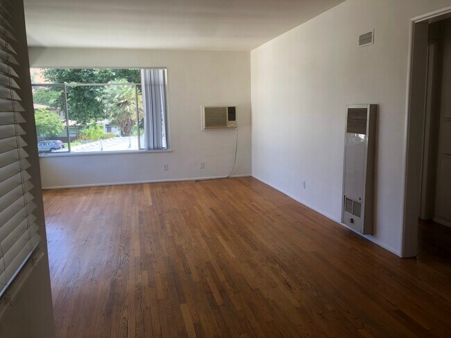 Living Room - 1611 Riverside Dr