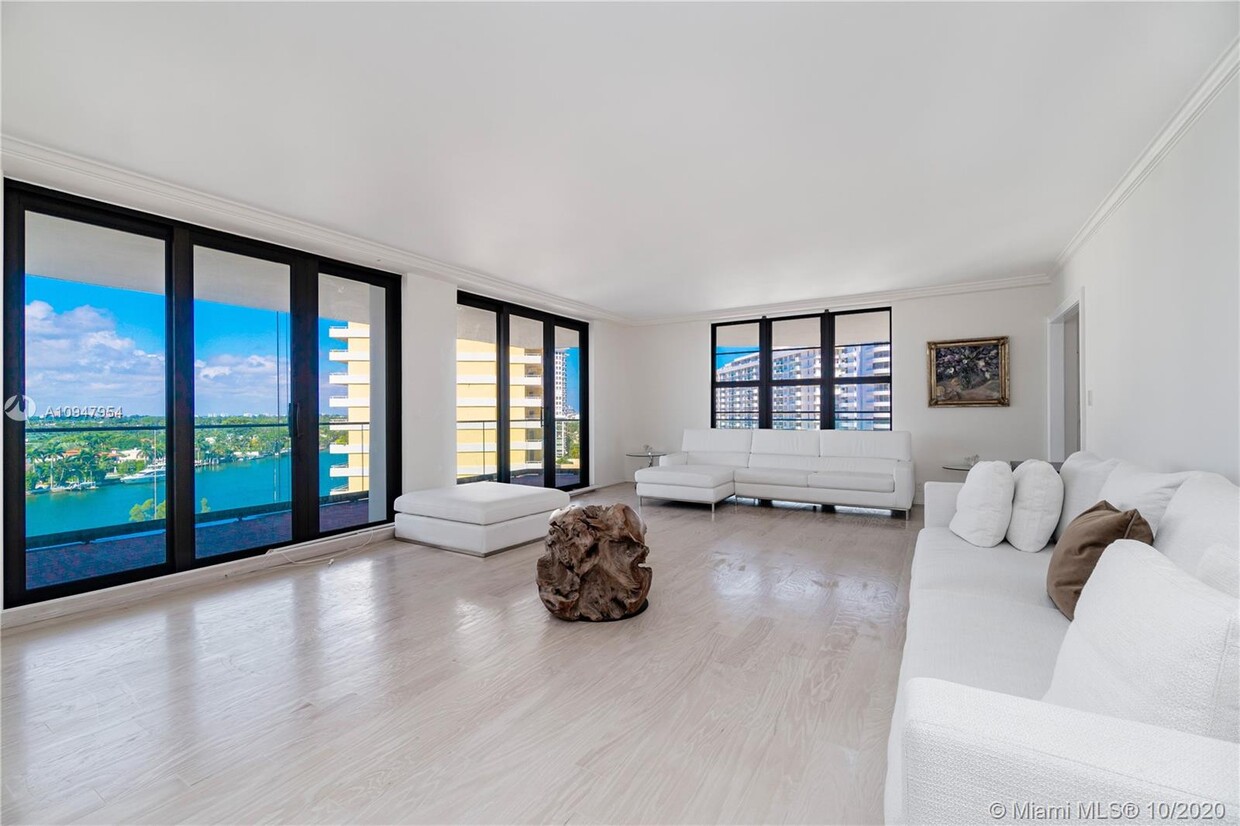 Foto principal - 5500 Collins Ave