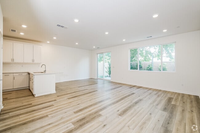 Building Photo - 8255 Sophie Ct