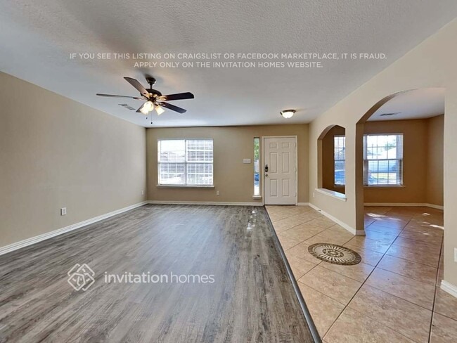 Building Photo - 2042 La Salle Trail