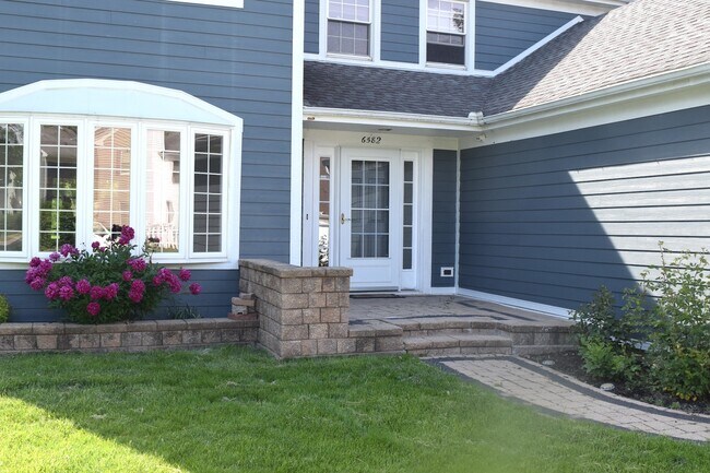Foto del edificio - 6582 Tealwood Rd