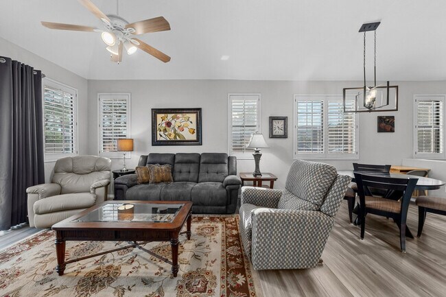 Foto del edificio - 3422 E University Dr