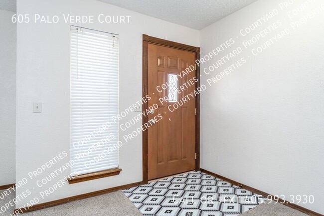 Building Photo - 605 Palo Verde Ct