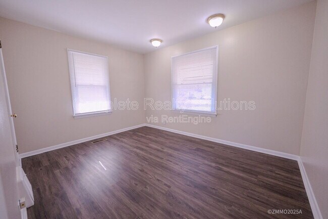 Foto del edificio - 10200 Tappan Dr