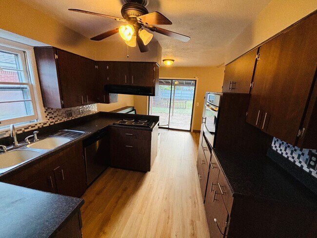 Foto del edificio - Remodeled 4BR Near Eastborough w/ Finished Basement & HUGE Fenced Yard – $2,000
