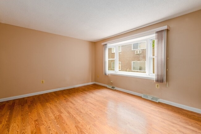 Building Photo - 126 Willard St