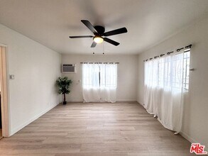 Building Photo - 1540 W 60th St