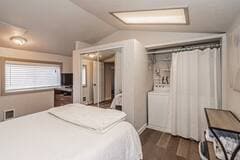 Building Photo - 320 N Holmes Ave