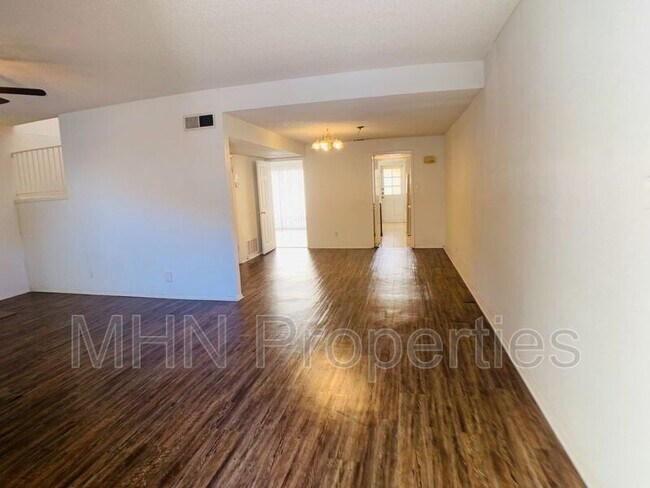 Foto del edificio - 7123 Thrush View Ln