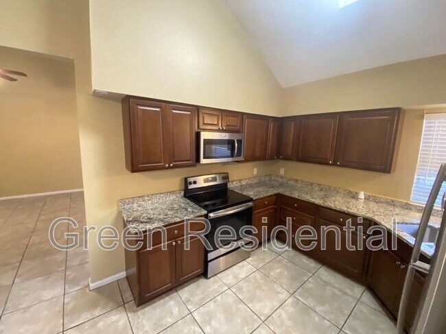 Building Photo - 17510 Mapletrail Dr
