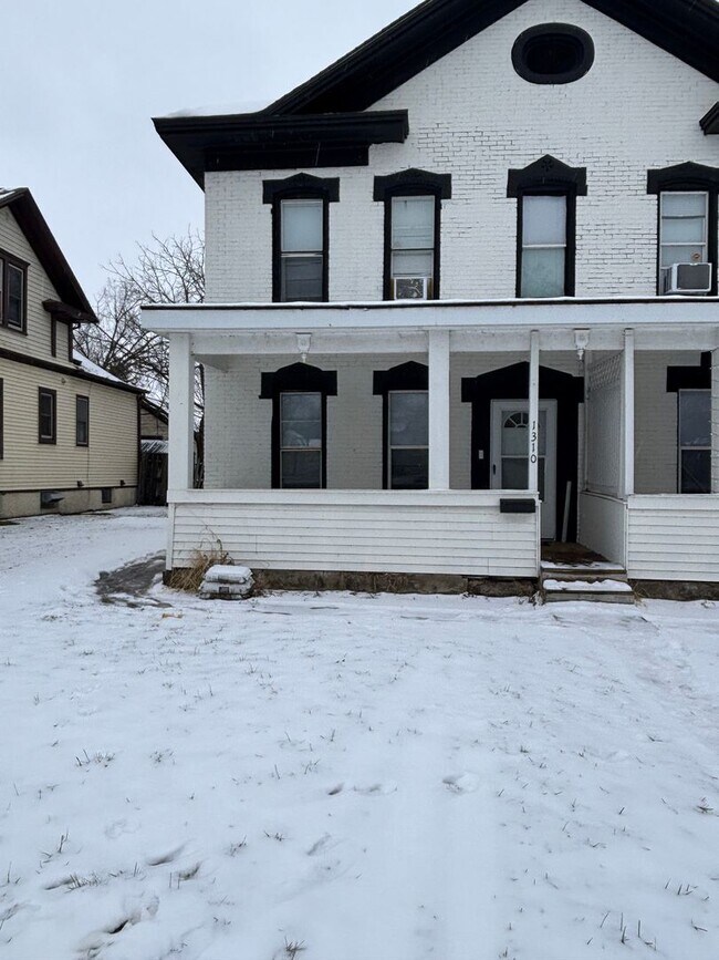 Building Photo - 1308 5th Ave S