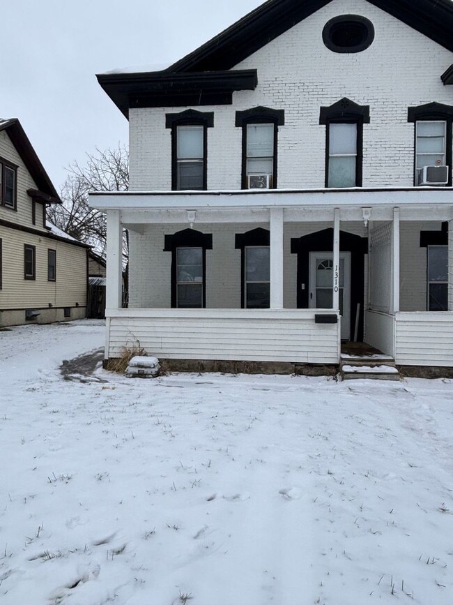 Building Photo - 1308 5th Ave S