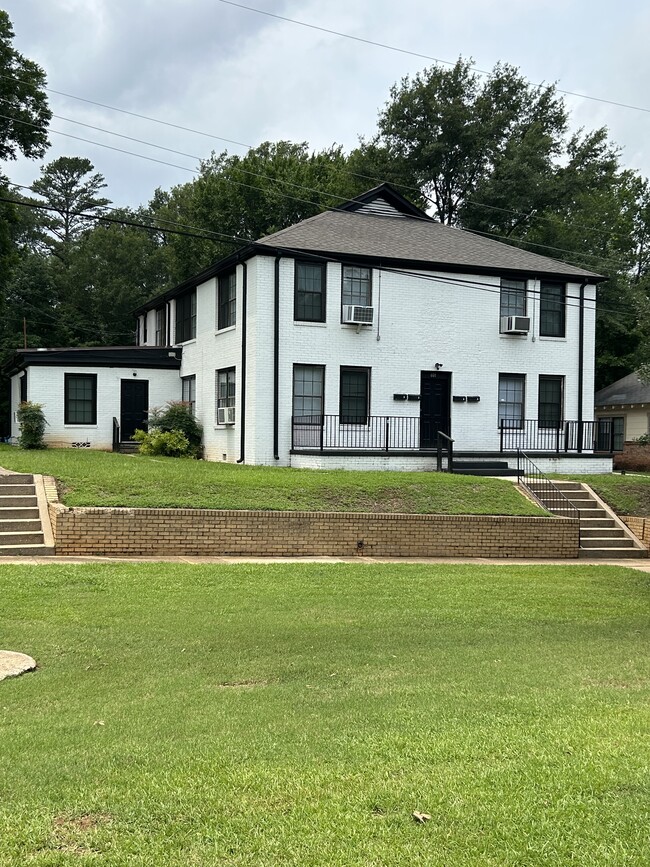 Building Photo - 601 N Grove St
