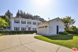 Building Photo - 28910 Hampton Pl