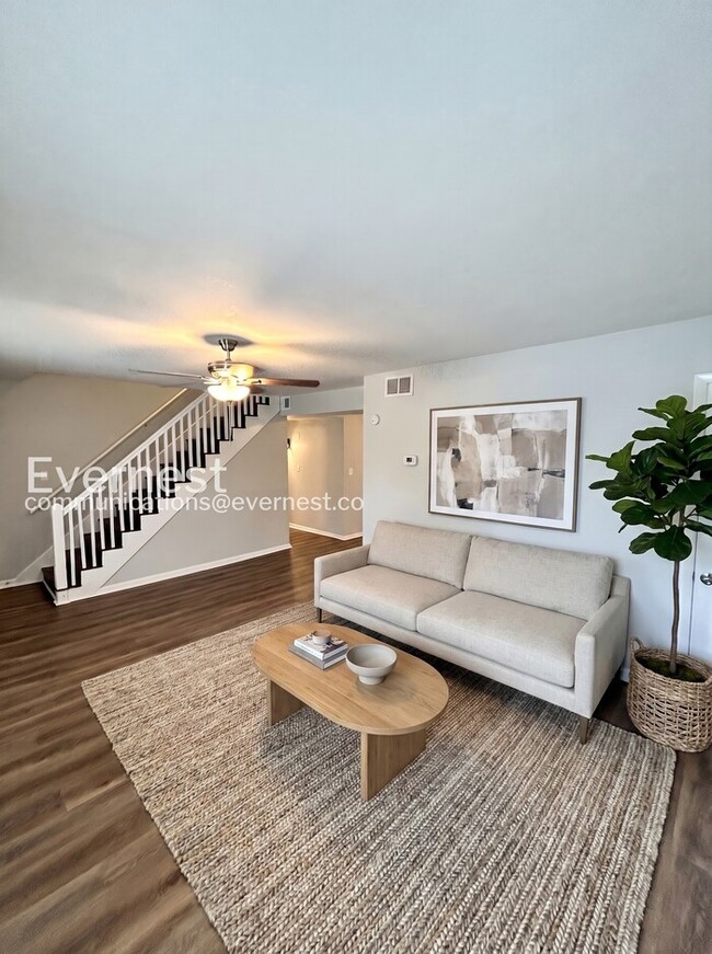 Foto del edificio - 208 Glenrose Ct