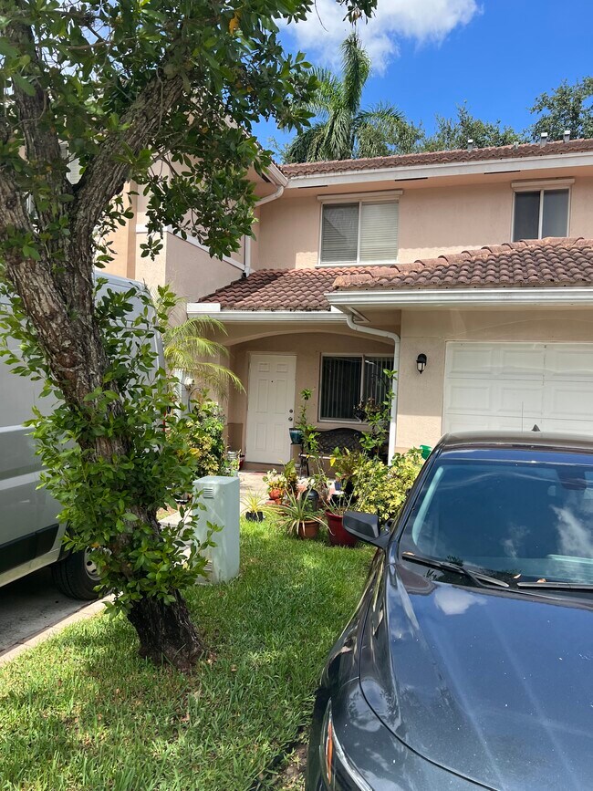 Foto del edificio - 4942 Garden Ct