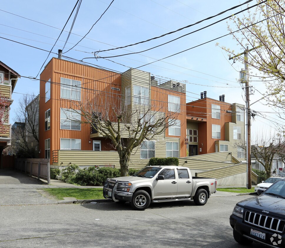 Primary Photo - Francis Ave Apartments