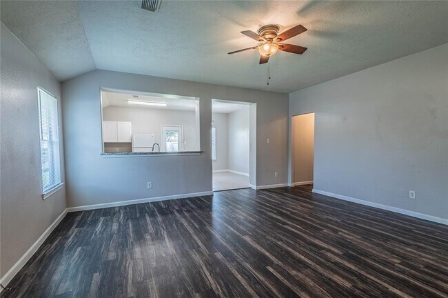 Building Photo - 6815 Ridgewood Ln