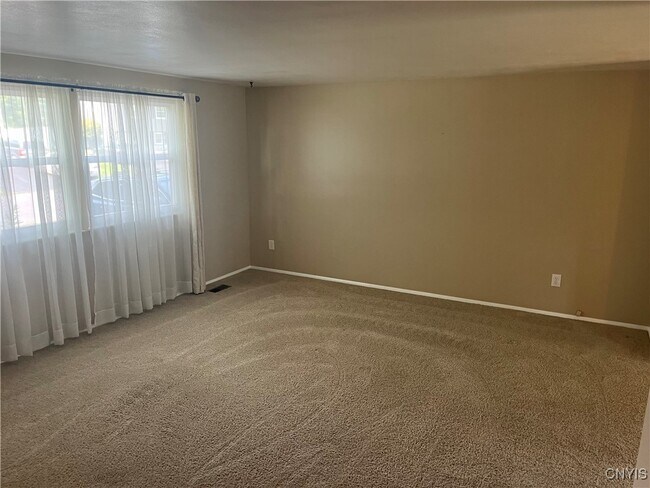 Building Photo - 8180 Mantova Dr