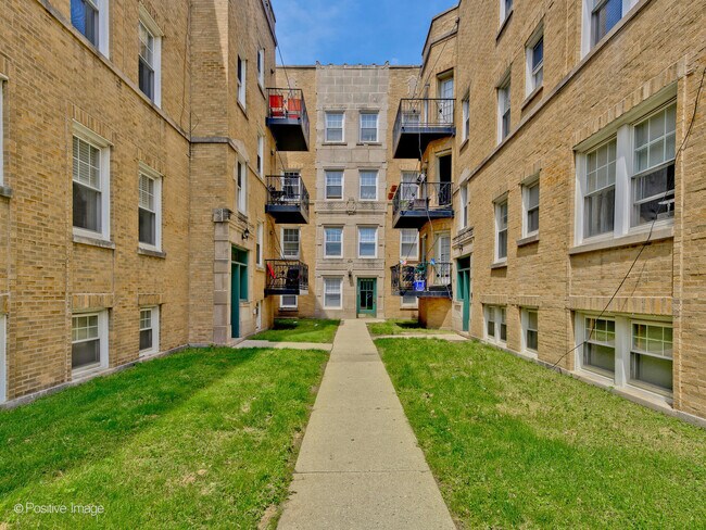 Building Photo - 2416 W Bryn Mawr Ave