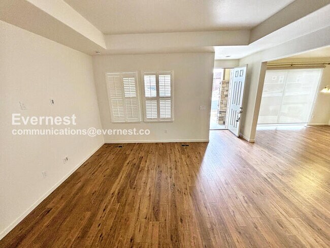 Foto del edificio - 10811 N Montane Dr