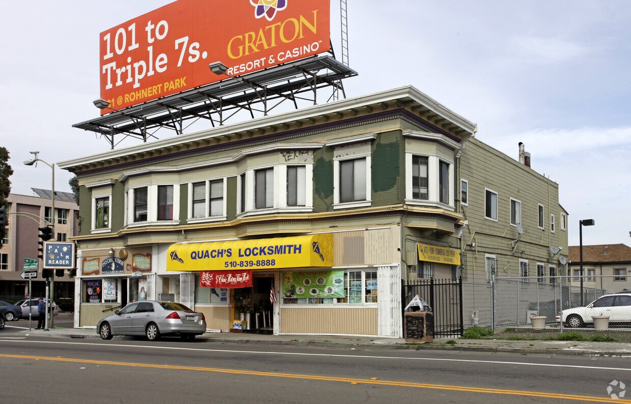 Primary Photo - 102-106 International Blvd