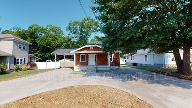 Building Photo - 217 Brockman Ave