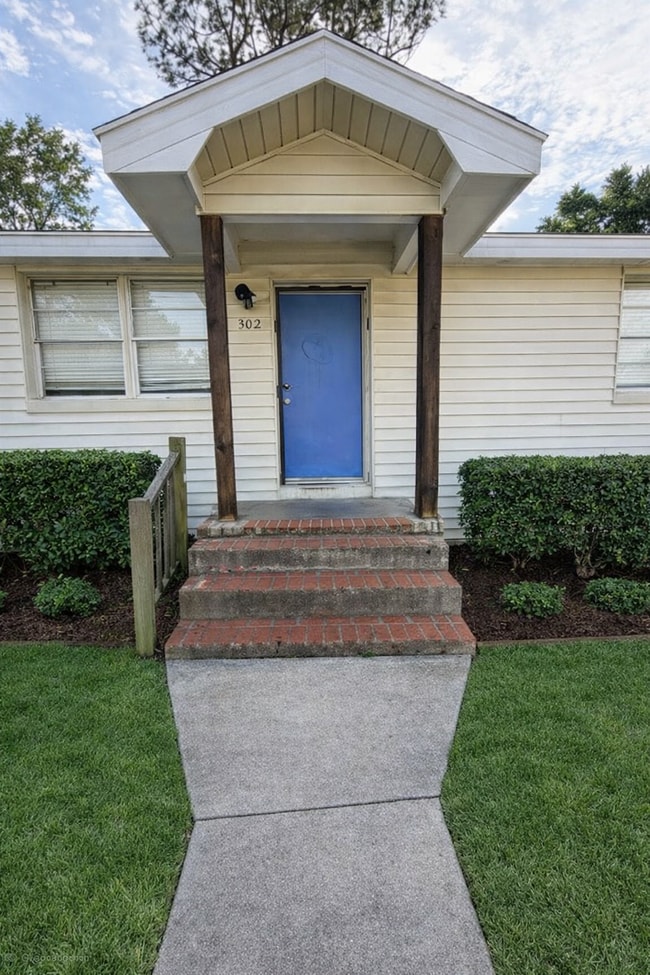 Building Photo - 502 Maplewood Dr