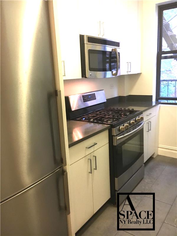 Primary Photo - 337 Bleecker St