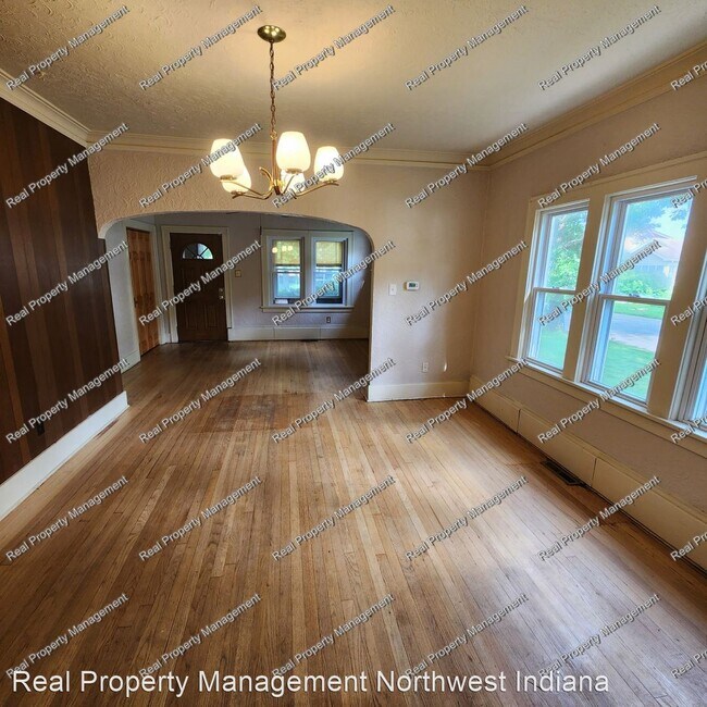 Foto del edificio - 3 br, 2 bath House - 6648 Monroe Avenue