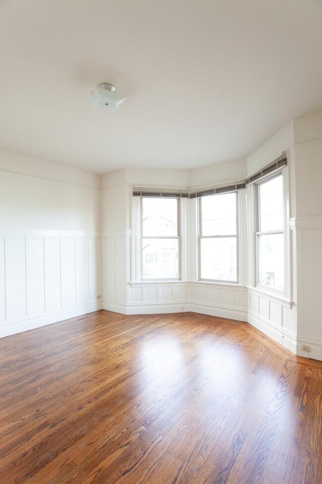 Building Photo - 2 bedroom in San Francisco CA 94112