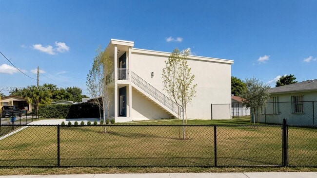 Building Photo - 526 NW 6th St