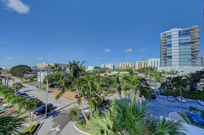 Building Photo - 888 Intracoastal Dr
