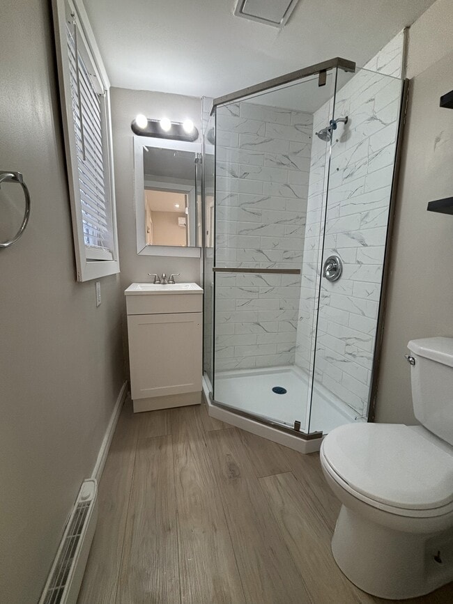 Building Photo - 107 Brock St N