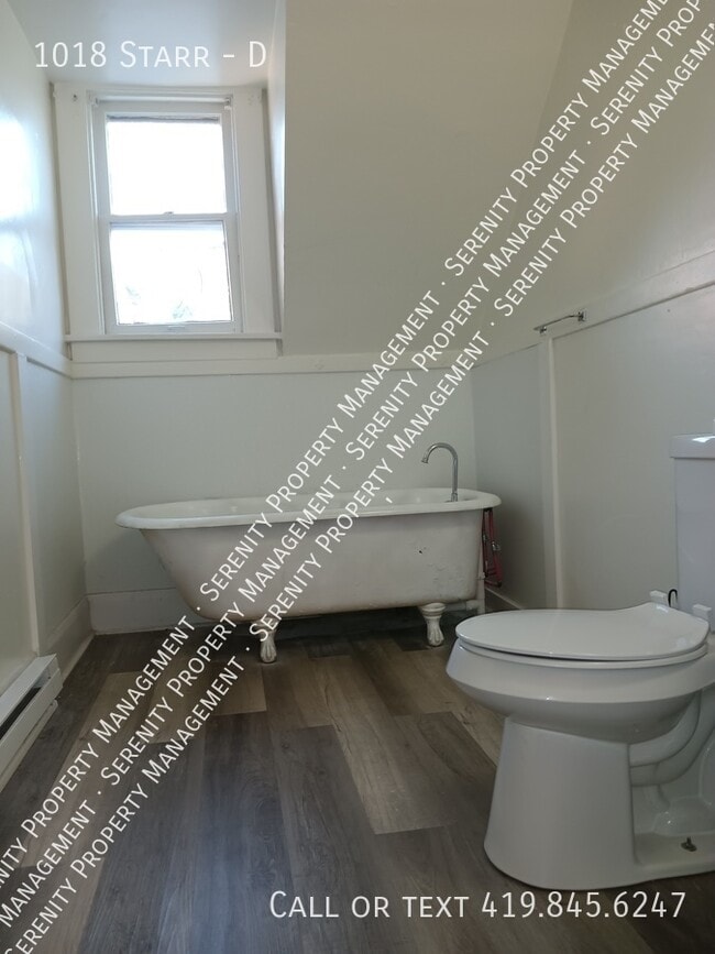 Building Photo - Move in Special! Charming One Bed Apartmen...