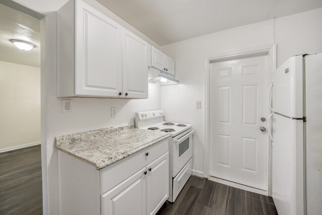 Building Photo - Dream Court Apartments